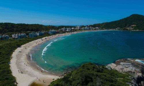 Praia de Quatro Ilhas em Bombinhas é uma das premiadas. Foto: Acervo Prefeitura Municipal de Bombinhas.