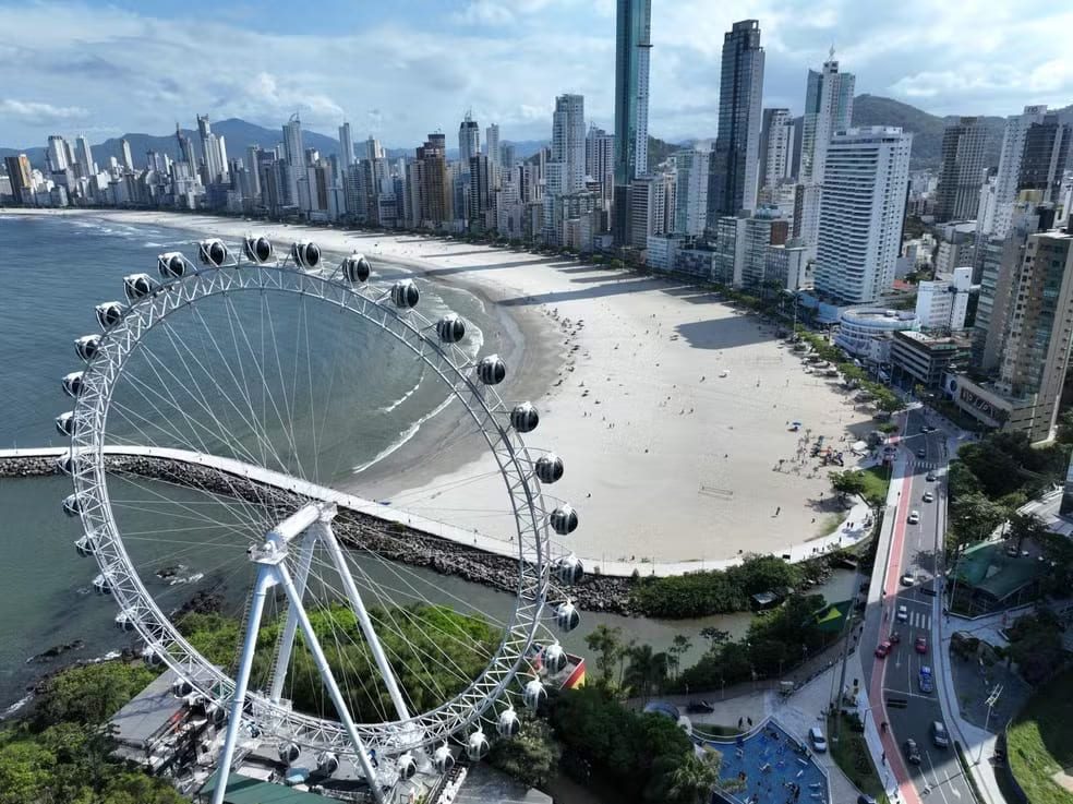 Vista da Praia Central de Balneário Camboriú do Pontal Norte — Foto: Vinicius Alves/PMBC/Divulgação