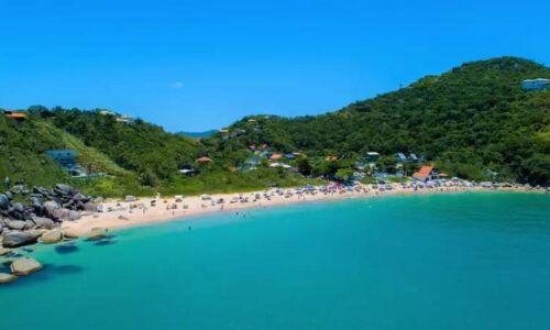 Praia da Tainha, Bombinhas. Imagem: Prefeitura de Bombinhas/Divulgação.