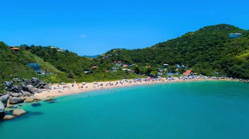 Praia da Tainha, Bombinhas. Imagem: Prefeitura de Bombinhas/Divulgação.